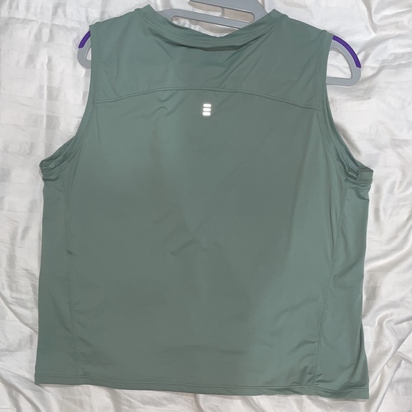 Light green tank - Picture 2 of 3